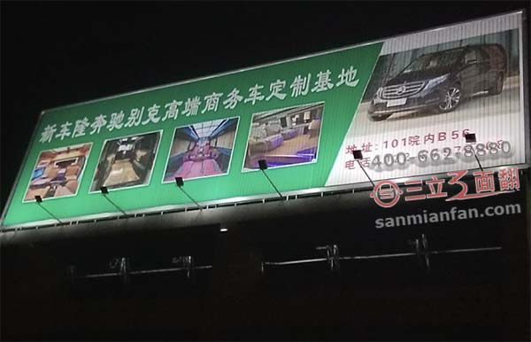 天津新能源汽車城樓頂平直三面翻戶外廣告牌案例施工圖片