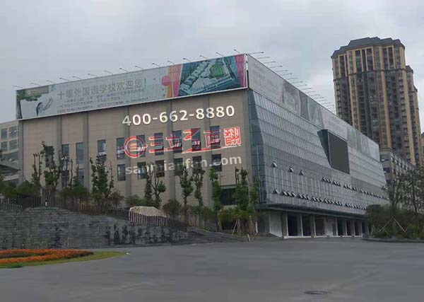 湖北省十堰市樓頂平直三面翻超大型廣告牌案例施工圖片
