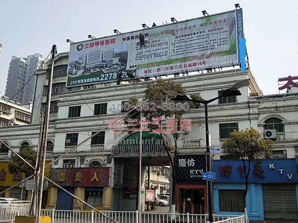 湖北省荊門(mén)市樓頂戶外三面翻廣告牌案例施工圖片